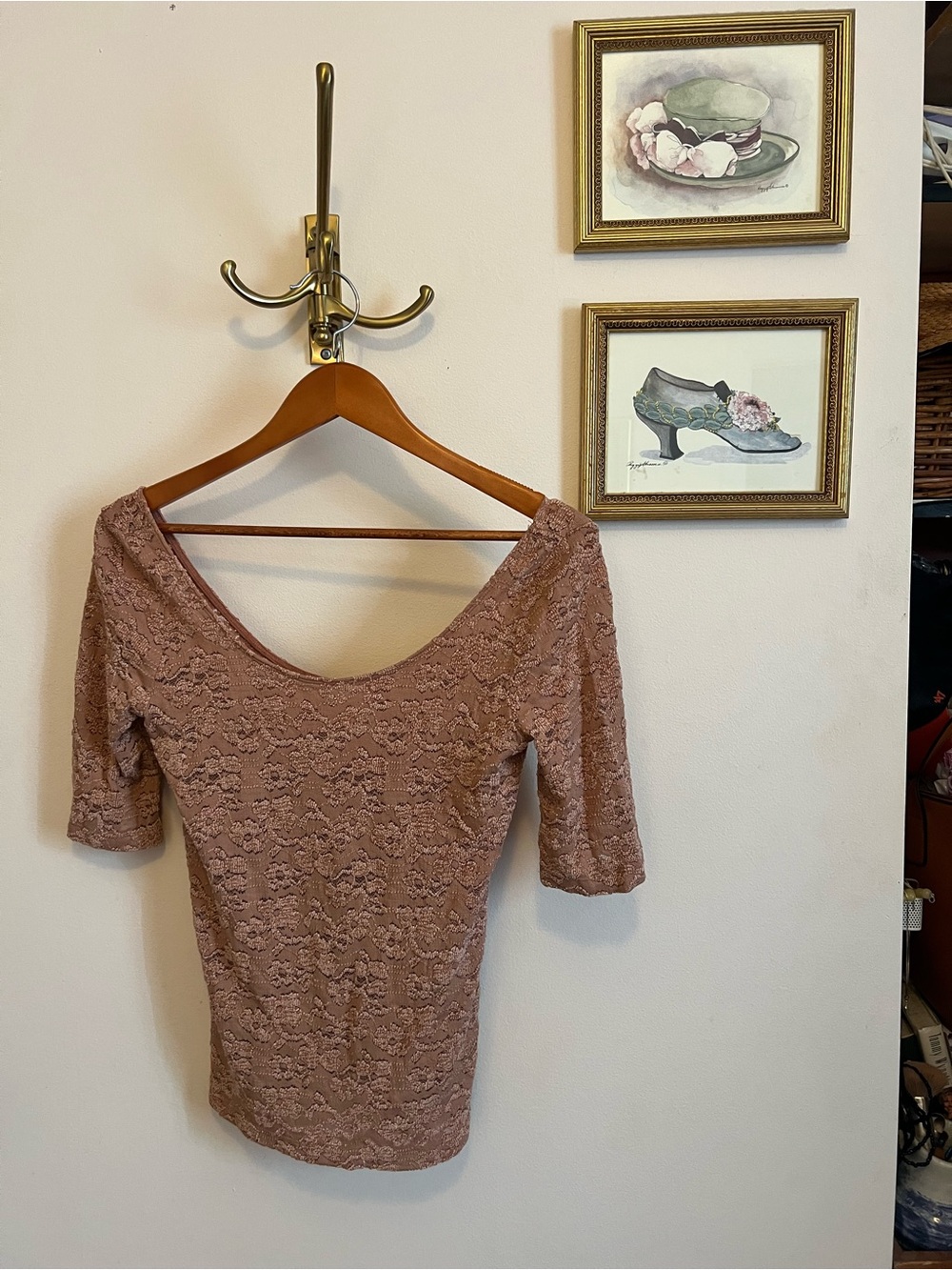 Women's Lace Scoop-Neck Top in Mauve Pink